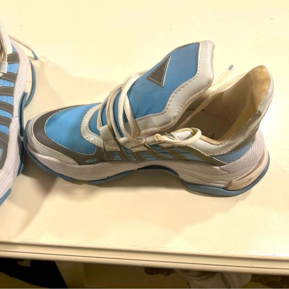 Designer sneakers, Excellent condition, blue and white.